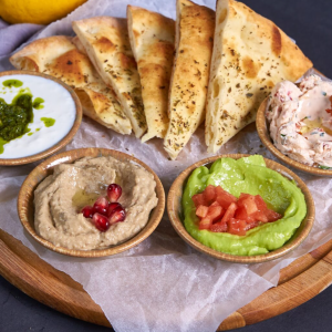 Cливочный сыр с томатами ,чесноком, базиликом Cream cheese with tomatoes, garlic, basil