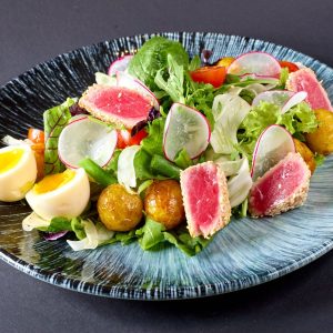 Cо свежим тунцом Tuna salad