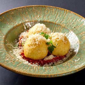 Аранчини с мясным рагу Arancini with meat ragout