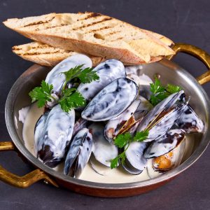 Мидии в сливочно-сырном соусе Mussels in a creamy cheese sauce