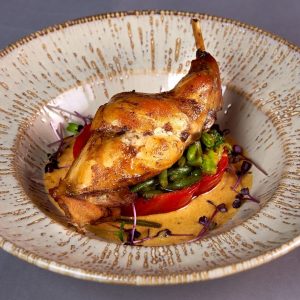 Ножка кролика с овощами бэби Rabbit leg with small vegetables
