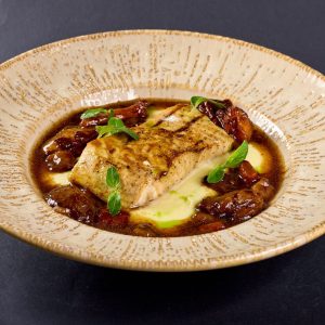 Осетр с картофельным пюре и грибным соусом Sturgeon with mashed potatoes and mushroom sauce