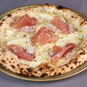 Пицца с грушей и прошутто Pizza with pear and prosciutto