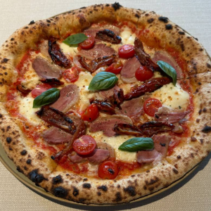 Пицца с утиной грудкой Pizza with Duck breast