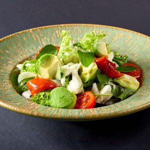 С авокадо и моцареллой Fresh salad whith avocado and mozzarella