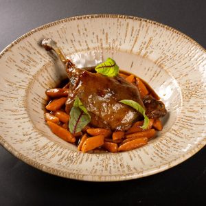 Утиная ножка конфи с ньокками из батата Duck leg confit with sweet potato gnocchi