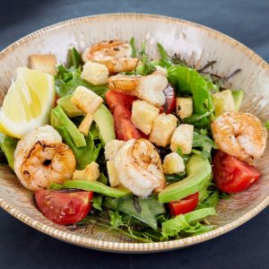 Цезарь с тигровой креветкой Caesar with brindle shrimp